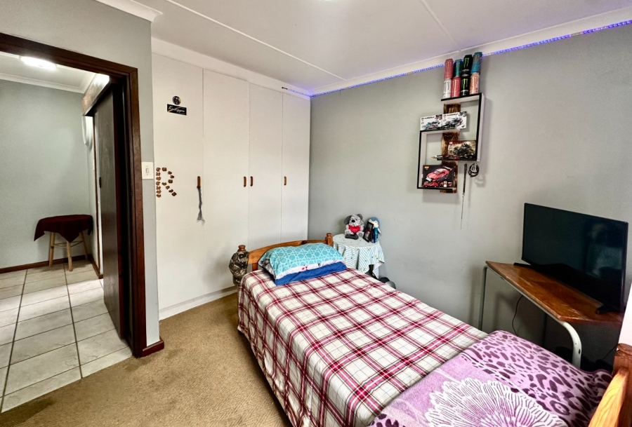 3 Bedroom Property for Sale in Denneoord Western Cape